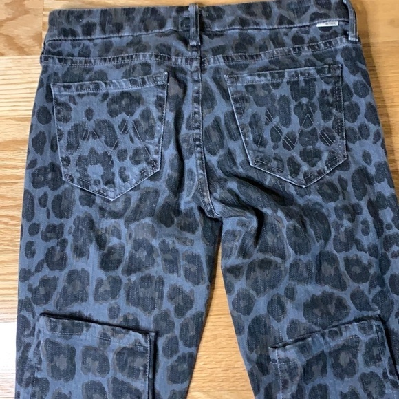 Mother the Looker jeans in paw (leopard) - Picture 7 of 11